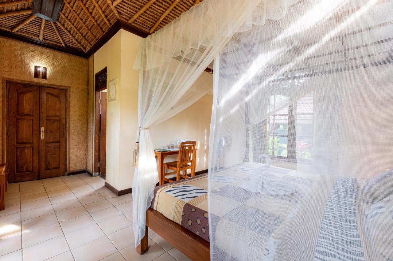 Villa Manuk Singaraja Екстериор снимка