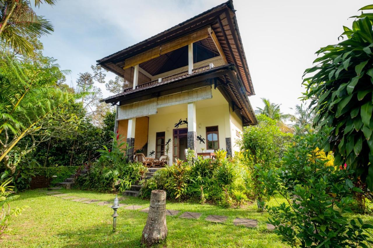 Villa Manuk Singaraja Екстериор снимка