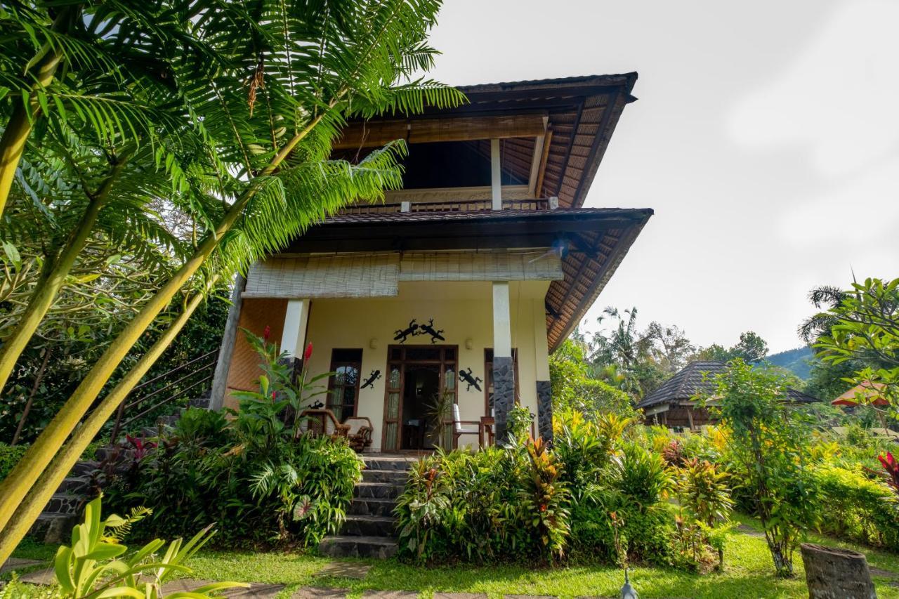 Villa Manuk Singaraja Екстериор снимка