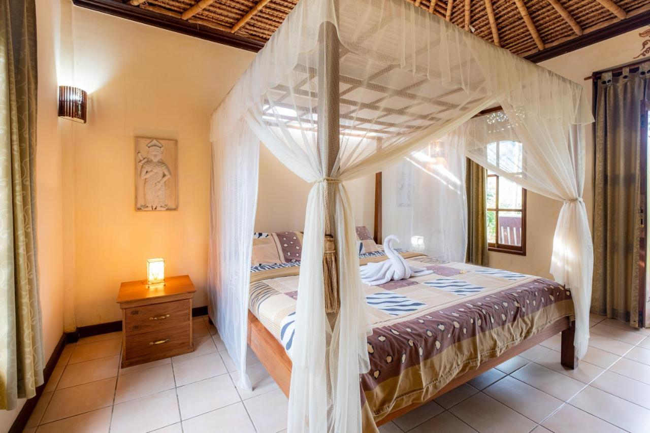 Villa Manuk Singaraja Екстериор снимка