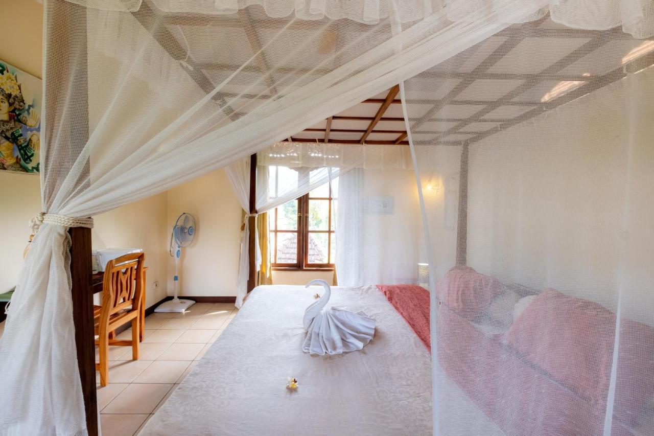 Villa Manuk Singaraja Екстериор снимка