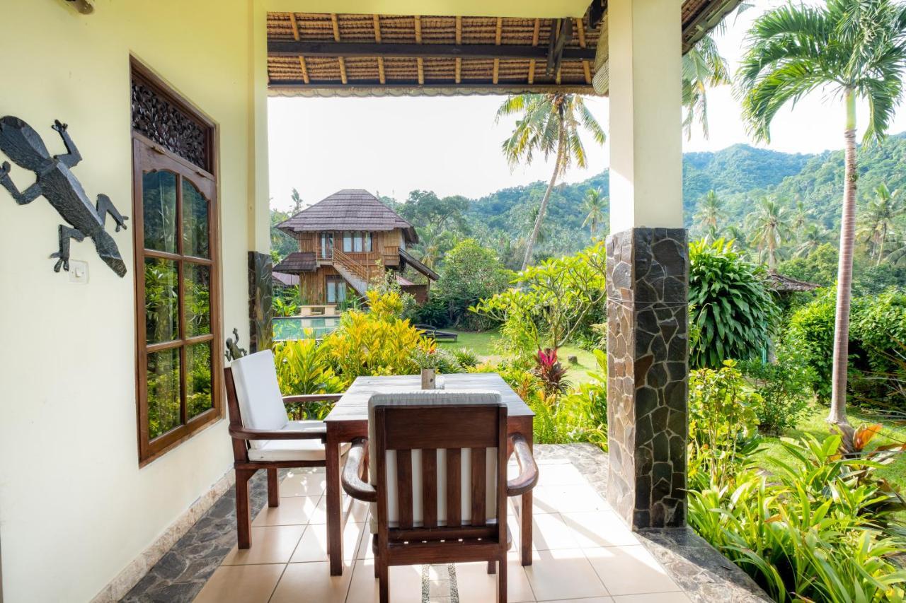 Villa Manuk Singaraja Екстериор снимка