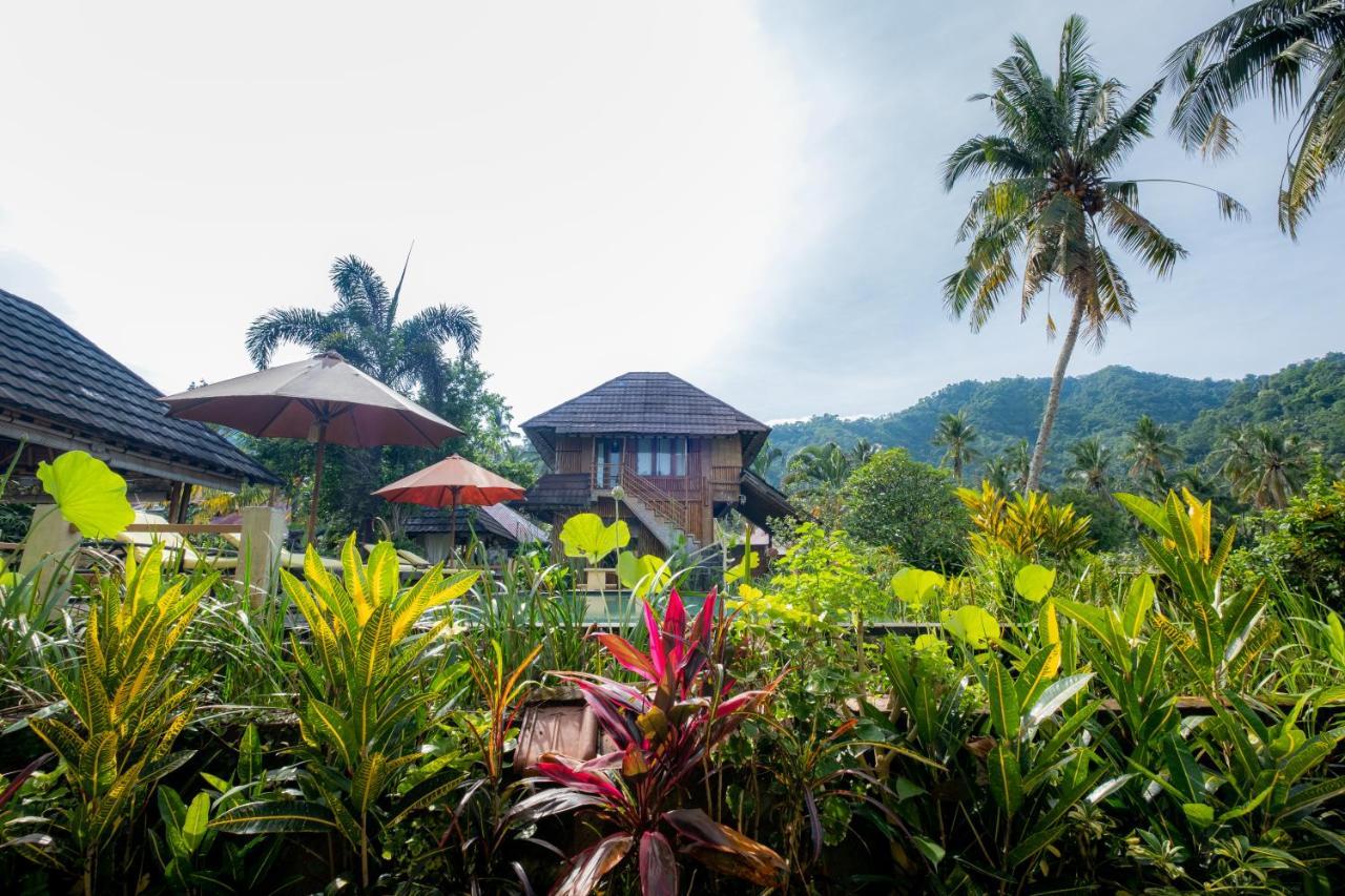 Villa Manuk Singaraja Екстериор снимка